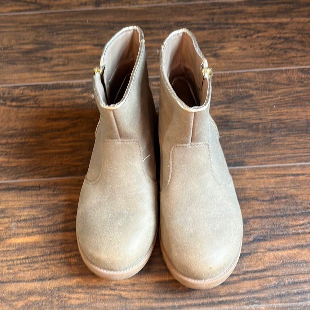 Cat and Jack Kids Tan Boots Size 2